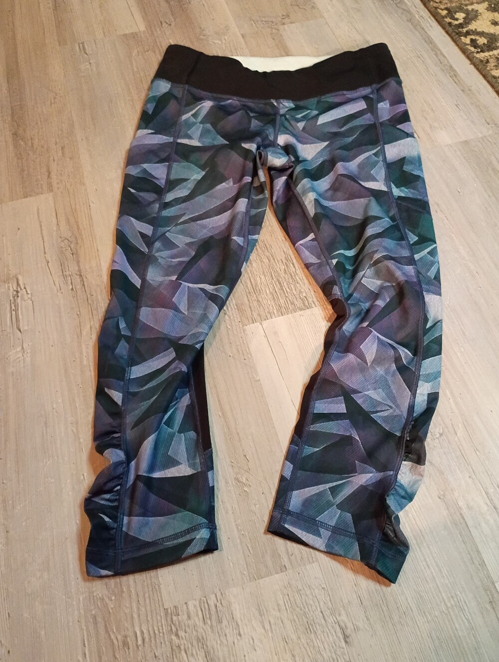 Lululemon - Picture 2 of 4